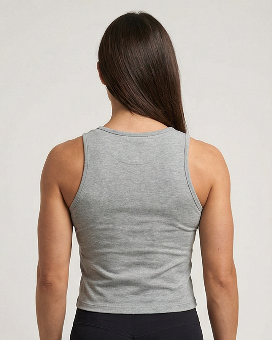 Graues Golden Vein Crop Tank Top, Rückansicht an weiblichem Fitness-Model; glatter Stoffverlauf und sportliche Rückenpartie.