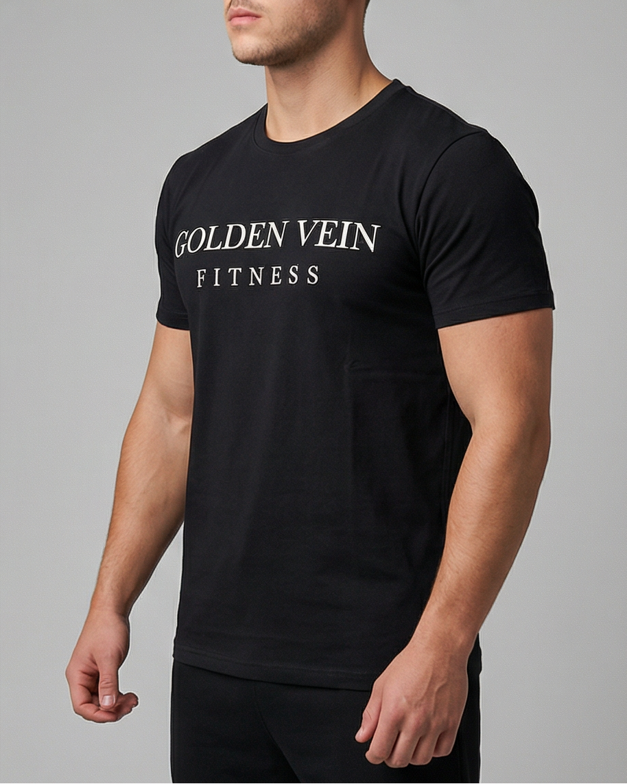 Schwarzes Golden Vein Fitness Shirt, getragen von einem männlichen Model im Studio, 45 Grad Ansicht.